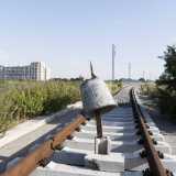 E a pochi metri di distanza ecco l�inizio del percorso della ferrovia gi� ultimato, quello che andremo a percorrere come se fossimo dei treni, servendoci in realt� di due strisce di asfalto che fiancheggiano le rotaie
